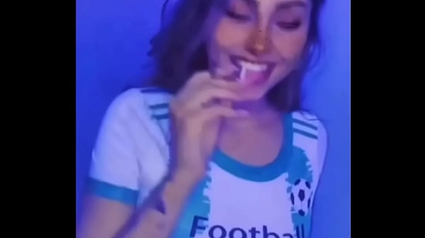 rubia jovencita se embaraza del hermano menor de su novio